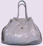 Productores industriales de bolsos, billeteras, complementos de moda diseñados por "Manuela Gandolfo". Los procesos productivos y ventas se hacen directamente desde Funo d’Argelato (Bologna Italia). Nuestro team experto garantiza productos de calidad y continua evolucion para ayudar nuestros partner en Franquicias y nuestros distribuidores en Canada, USA, Europa, Medio Oriente y Asia incluso la Dubai, billeteras de hombres y correas de mujer en cuero como complemento de nuestros bolsos y carteras de alta moda