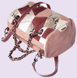 Productores industriales de bolsos, billeteras, complementos de moda diseñados por "Manuela Gandolfo". Los procesos productivos y ventas se hacen directamente desde Funo d’Argelato (Bologna Italia). Nuestro team experto garantiza productos de calidad y continua evolucion para ayudar nuestros partner en Franquicias y nuestros distribuidores en Canada, USA, Europa, Medio Oriente y Asia incluso la Dubai, billeteras de hombres y correas de mujer en cuero como complemento de nuestros bolsos y carteras de alta moda