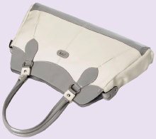 Productores industriales de bolsos, billeteras, complementos de moda diseñados por "Manuela Gandolfo". Los procesos productivos y ventas se hacen directamente desde Funo d’Argelato (Bologna Italia). Nuestro team experto garantiza productos de calidad y continua evolucion para ayudar nuestros partner en Franquicias y nuestros distribuidores en Canada, USA, Europa, Medio Oriente y Asia incluso la Dubai, billeteras de hombres y correas de mujer en cuero como complemento de nuestros bolsos y carteras de alta moda